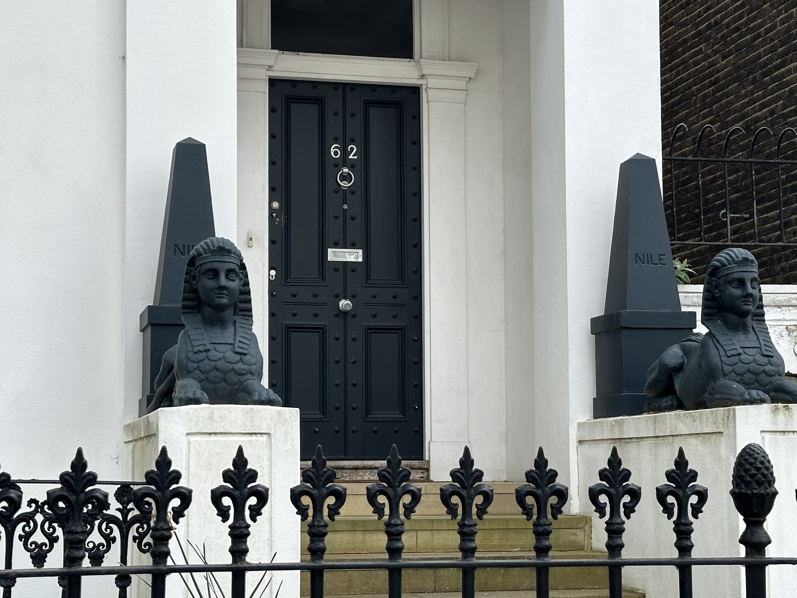 richmond_ave_sphinxes